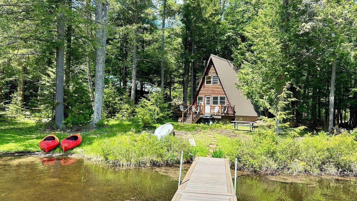 Stratford Cabin | Waterfront -Cozy Camp Triangle