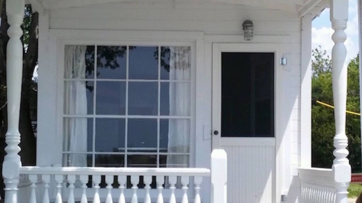 Sauble Beach Cottage | Waterfront, cozy, clean one bedroom, newly renovated cottage