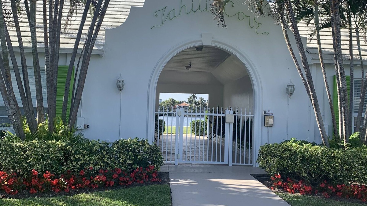 Delray Beach Apartment | Waterfront east Delray Beach, spectacular views, walk to beach and Atlantic Ave!