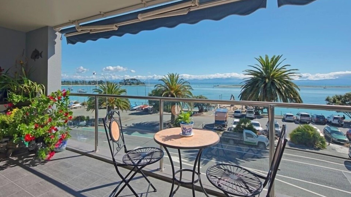 Stepneyville Apartment | Waterfront Escape - Nelson Waterfront Apartment