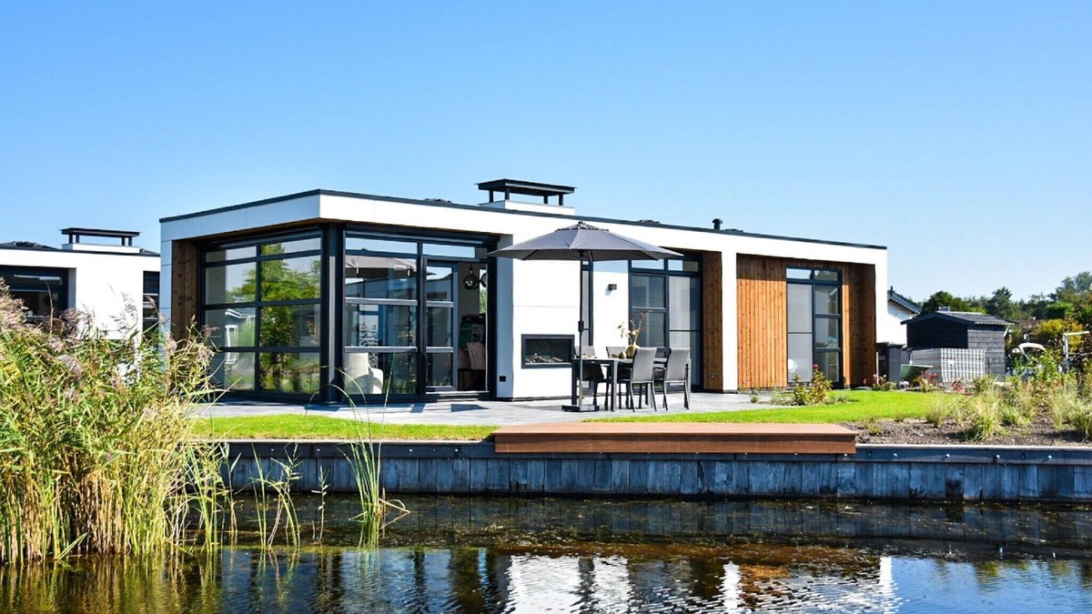 Loosdrecht House | Waterfront Family Retreat