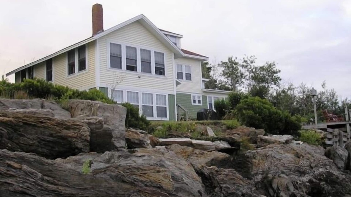 Mid-Coast and Islands Cottage | Waterfront Family Bungalow on Beautiful Potts Harbor