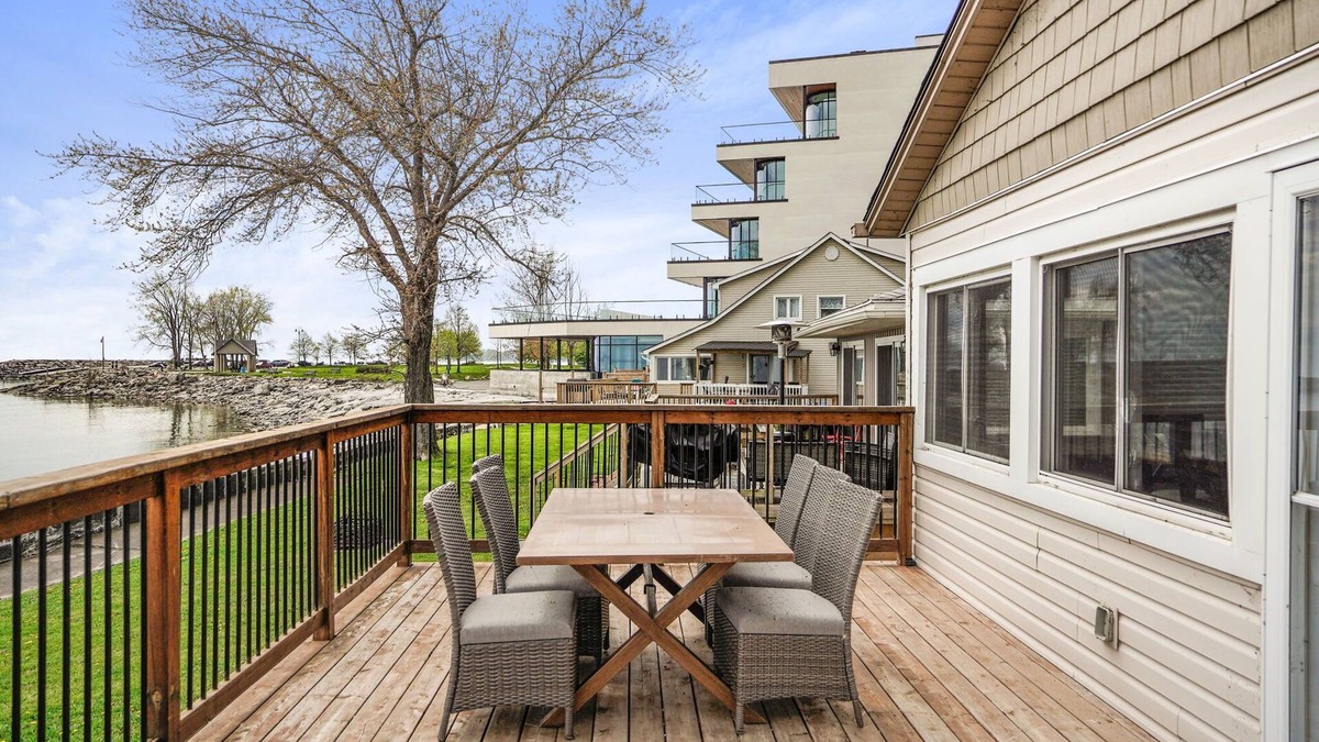 Crystal Beach House | Waterfront Family Cottage with 3BR + Parking