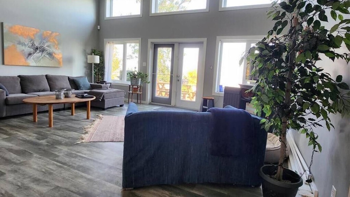 Manitoba Cabin | Waterfront Family Oasis – Comfort & Charm