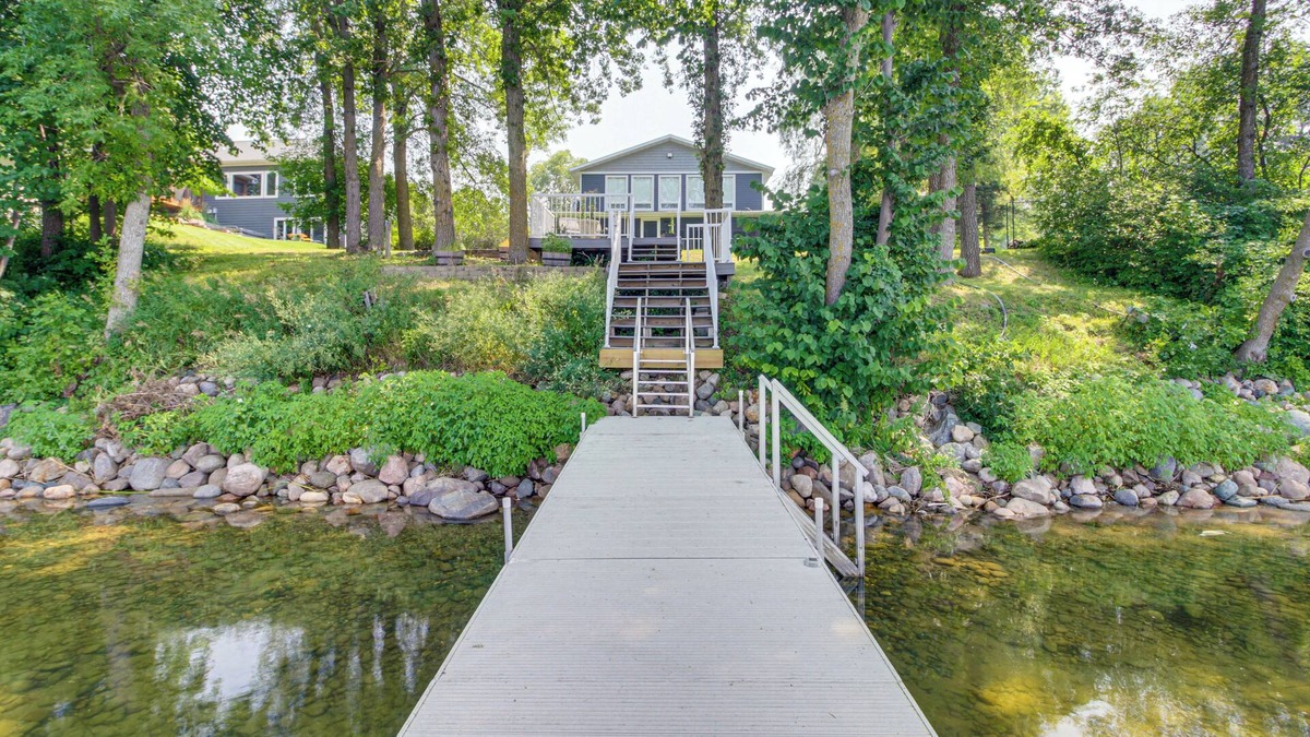 Vergas House | Waterfront Family Retreat on Lake Lida w/Dock