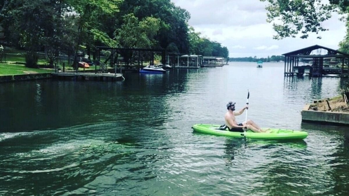 Lakeland House | Waterfront! Firepit~3 King bedrms~playroom~kayaks~near restaurants