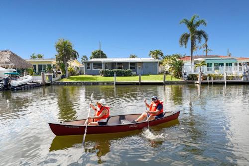 Melaleuca Gardens House | Waterfront Fll&beaches, Bbq, Kayaks, Canoe