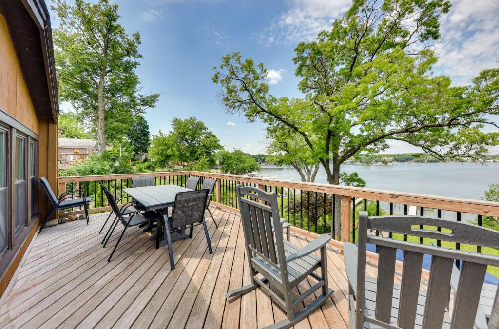 Fox Lake House | Waterfront Fox Lake Vacation Rental with Fire Pit!