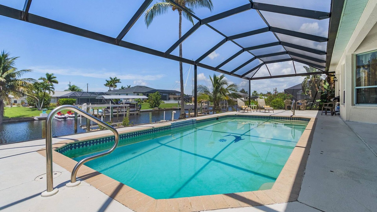 Pelican House | Waterfront Fun with Heated Pool, Private Dock & Gulf Access – Tropical Delight - Roelens