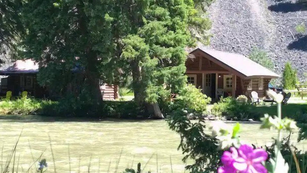 Gallatin Gateway House | Waterfront Gallatin River access w/fire pit - Historic Fly Fishing Cabin