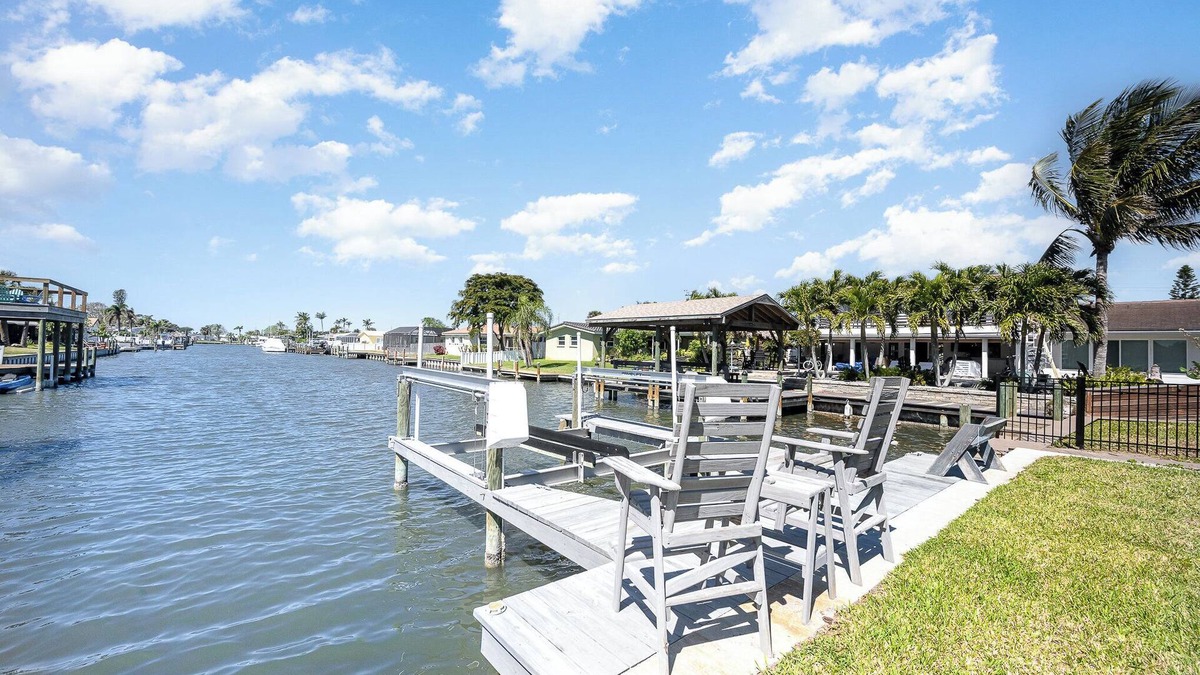 Venetian Way House | Waterfront Gem Stunning Sunsets & Wildlife Views Boat Dock Mins to Beach
