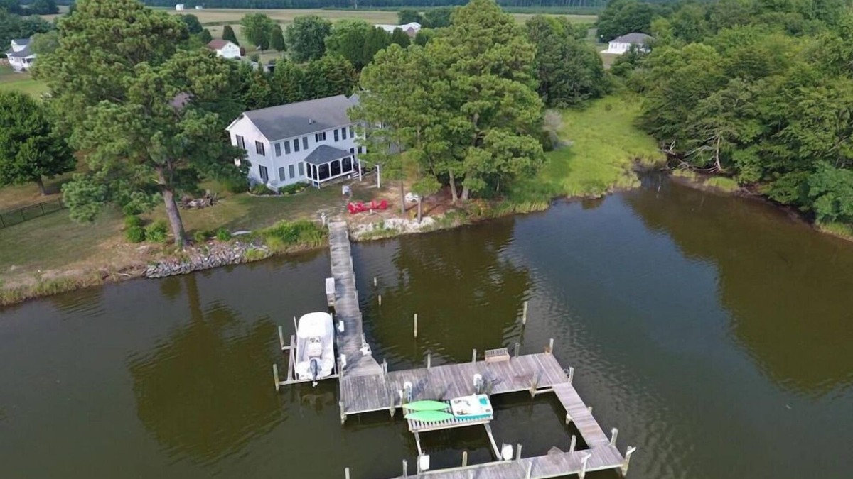 Wicomico Church House | WATERFRONT GETAWAY in KilmarnockVa with Tesla charger