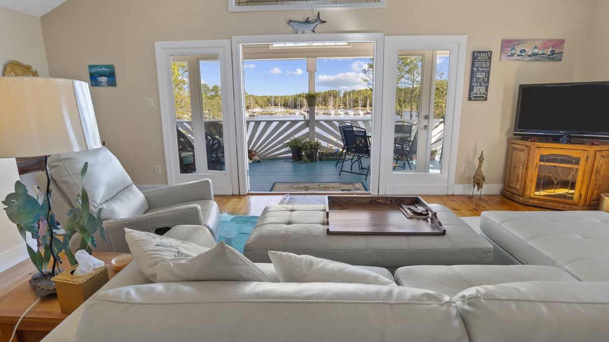 Oriental Apartment | Waterfront Getaway in sailing village of Oriental