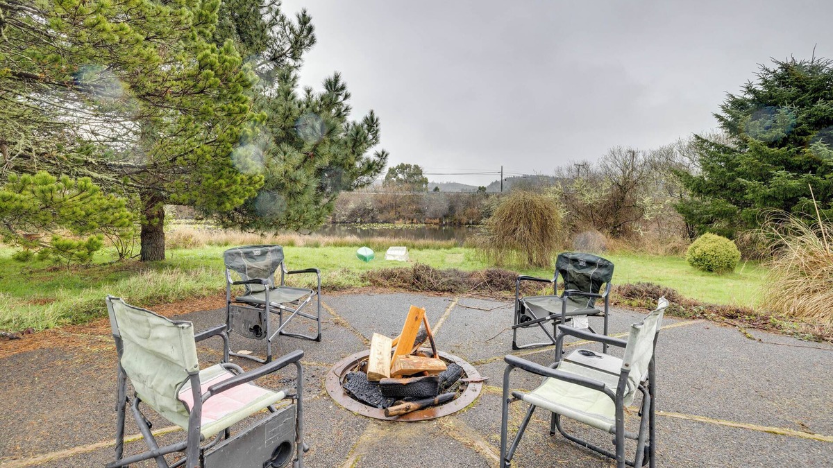 Warrenton House | Waterfront Getaway on 10 Acres Near Sunset Beach!