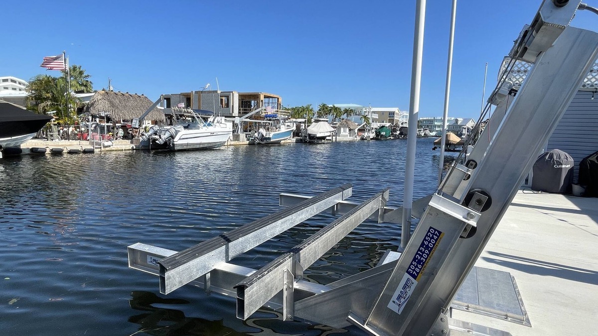 Cross Key Waterways House | Waterfront getaway