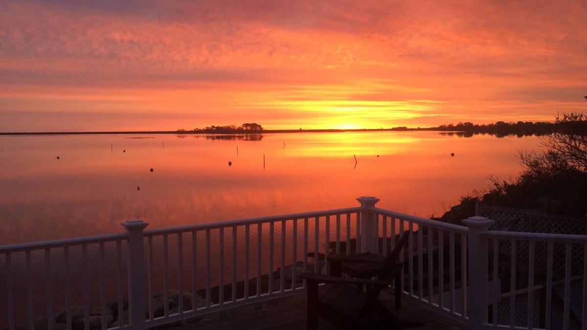 Edgartown House | Waterfront Getaway With Beautiful Views Of Senge Pond.