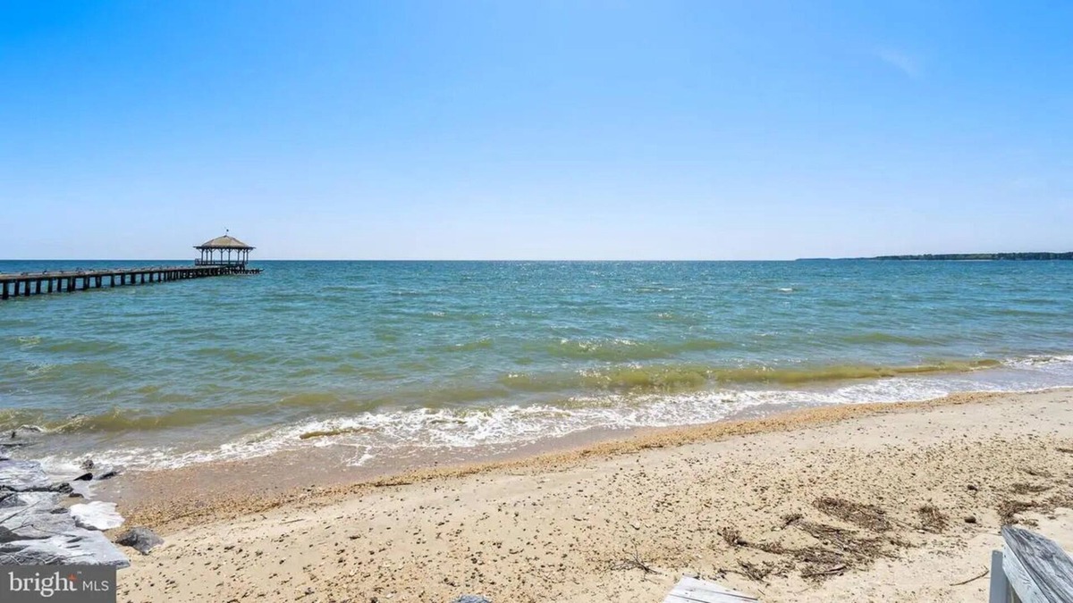Dameron House | Waterfront getaway with private beach!