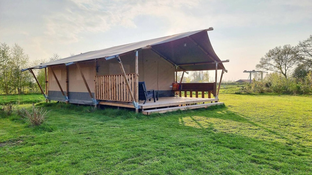 De Veenhoop House | Waterfront Glamping Escape