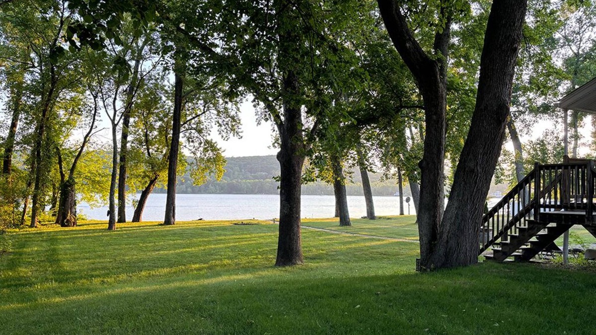 East Haddam House | Waterfront Goodspeed airport 2-bedroom house with AC, WiFi