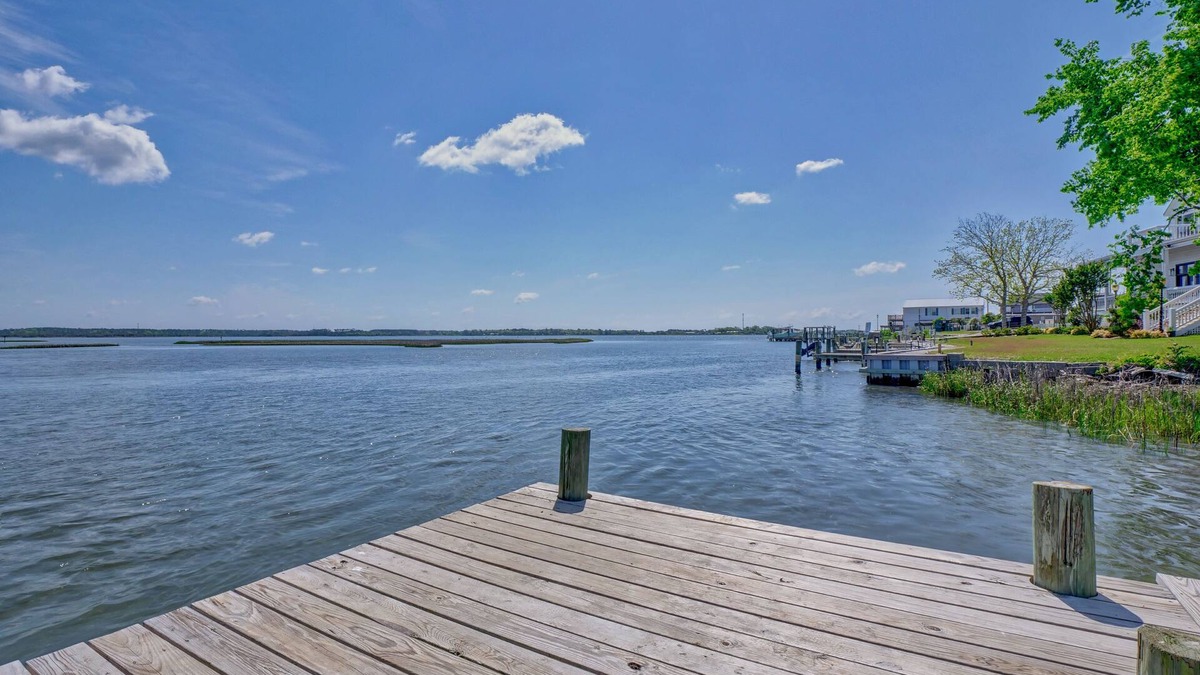 Swansboro House | WATERFRONT, gorgeous, PVT DOCK, relax, DOWNTOWN, fish, RETREAT