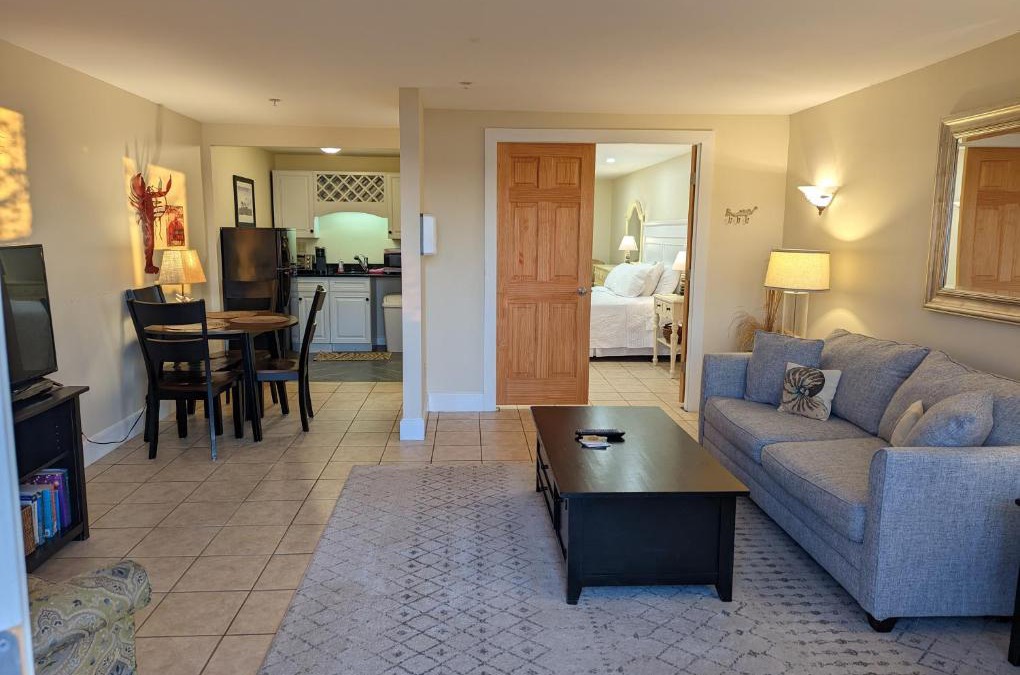 Edgecomb Apartment | Waterfront ground floor condo Sheepscot Harbour Vacation Club 1 Bedroom Condo #205