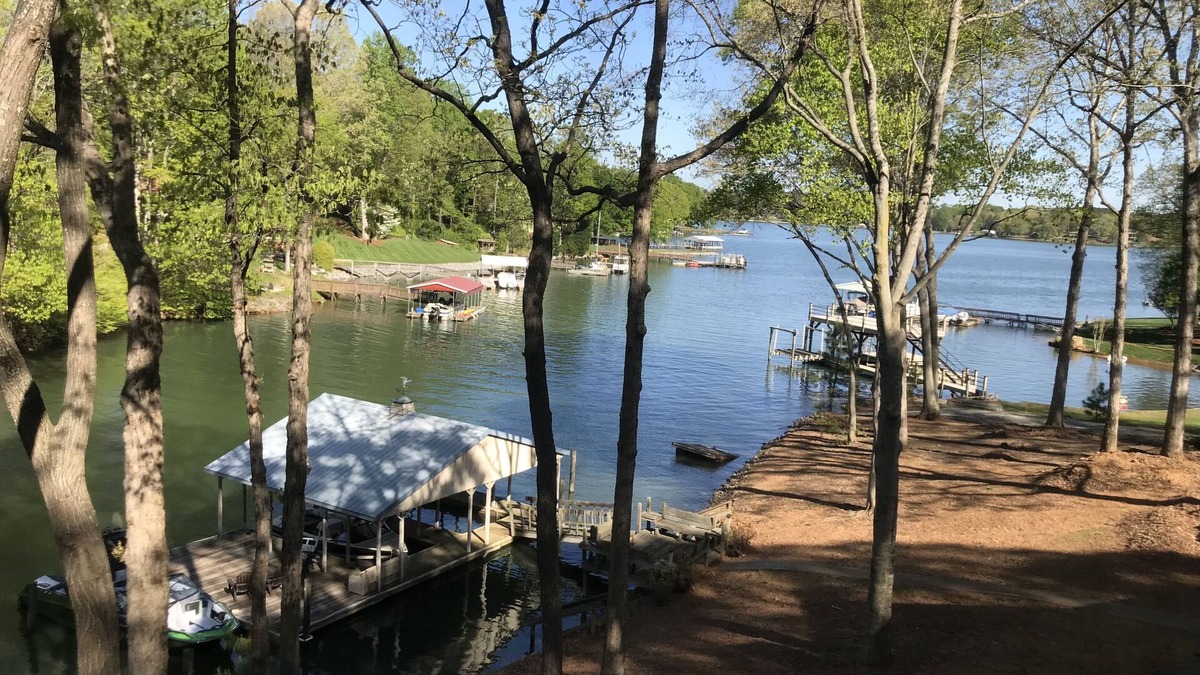 Mooresville House | Waterfront Guest House on Beautiful Lake Norman