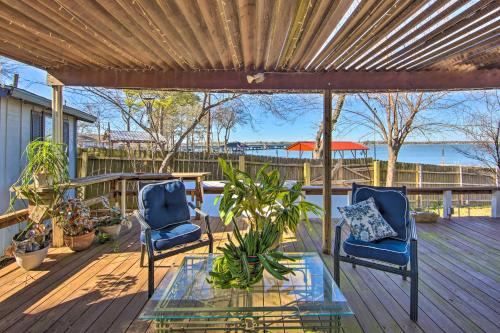 Carolyn Estates House | Waterfront Gun Barrel City Cottage with Views!