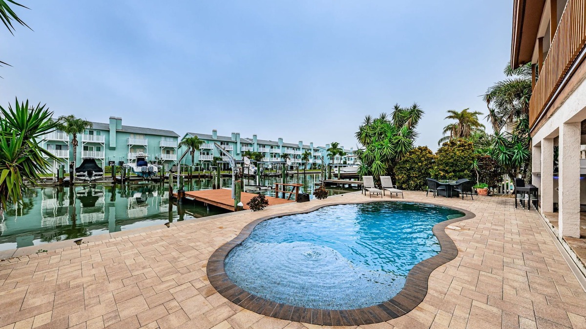Independence Square House | Waterfront/Heated Pool/Foosball/Mins 2 Beach