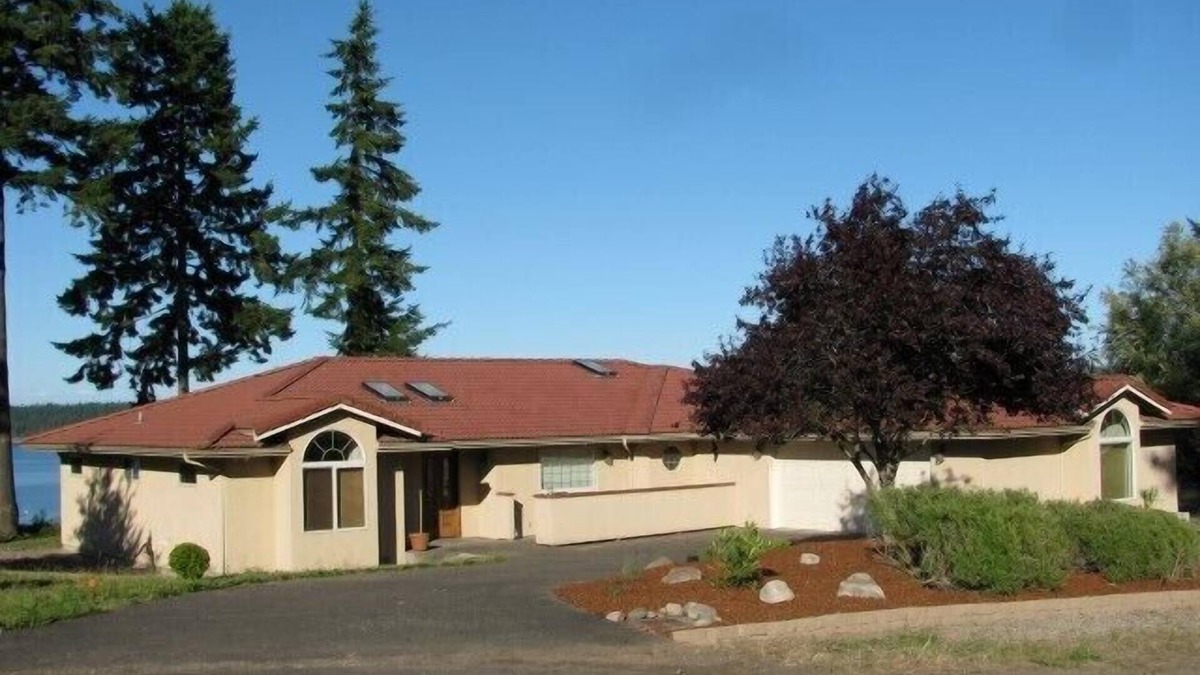 Adelma Beach House | Waterfront Home - 3 BR, 2 BA