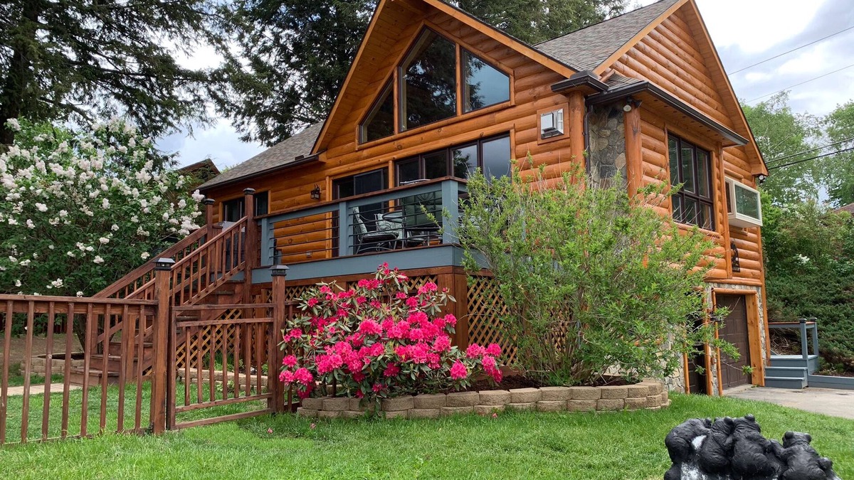 Newport House | Waterfront Home At The End Of An Out Of The Way Dead End Street