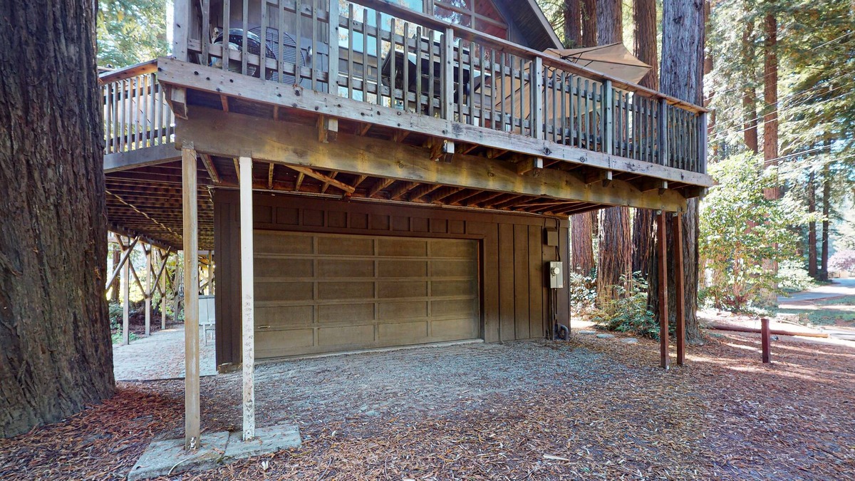 Northwood House | Waterfront home by golf course with W/D & full kitchen - dog-friendly
