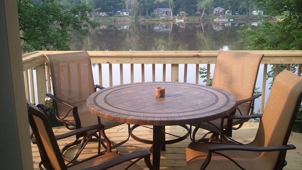 Belmont House | Waterfront Home Easy Reach to Grand Rapids