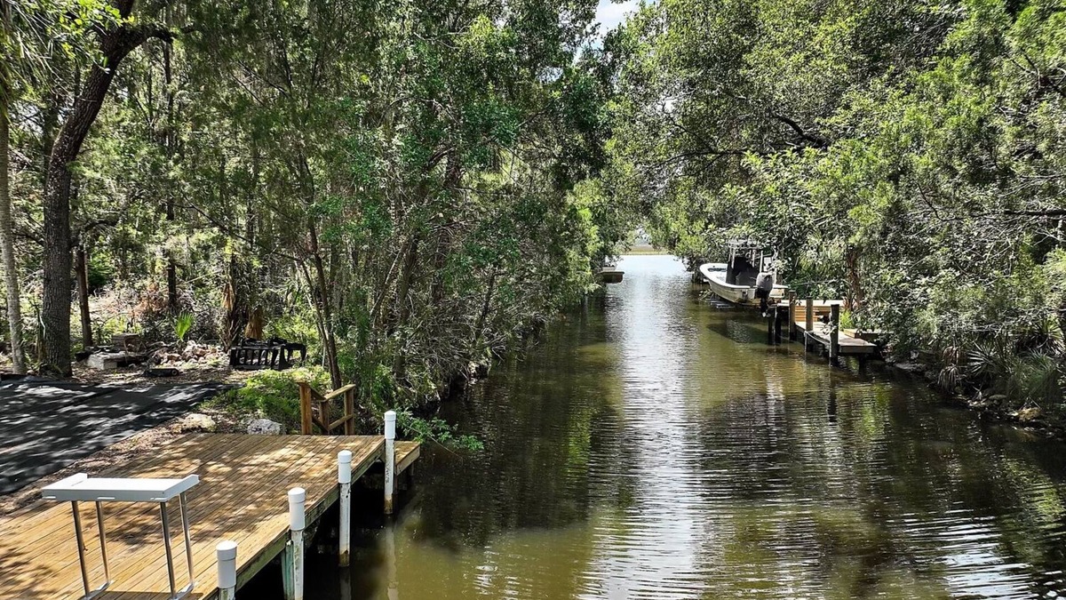 Homosassa House | Waterfront home in Old Homossassa w/hot tub and kayaks 🎣