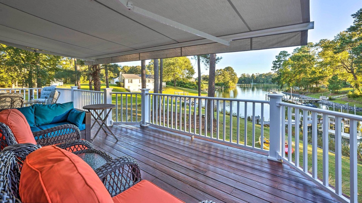 Weems House | Waterfront Home in Quiet Cove: Kayaks On-Site