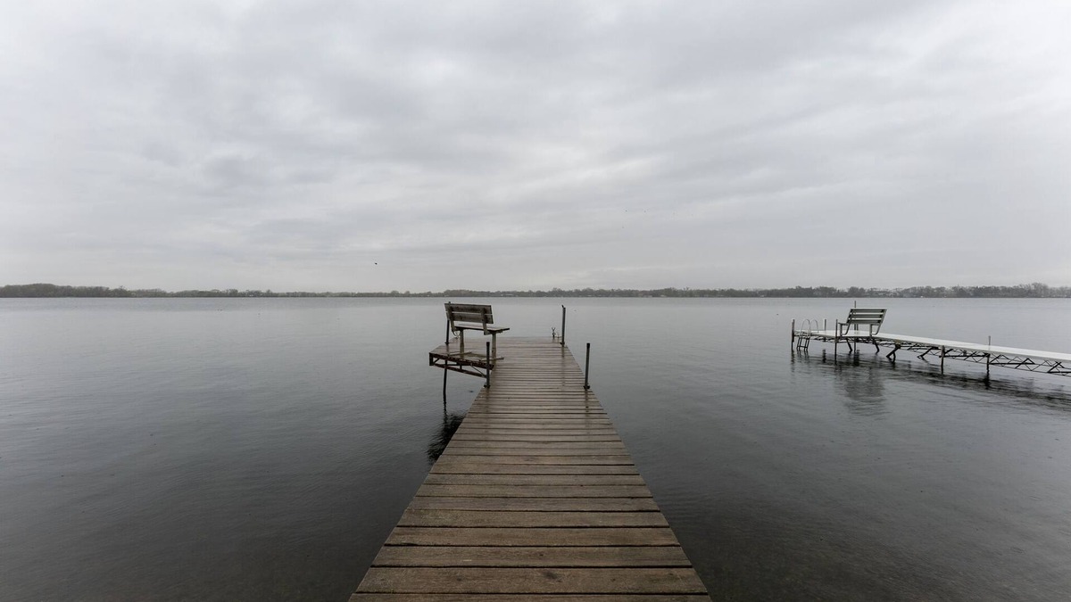 Rutland House | WATERFRONT HOME ON LAKE MADISON