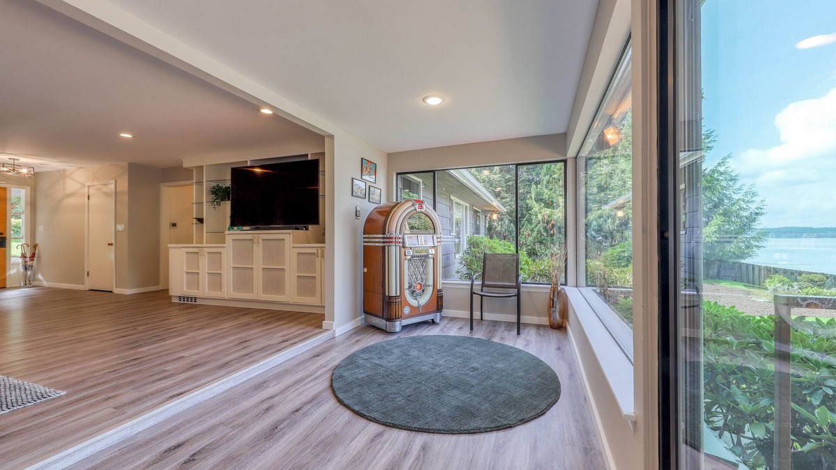 Gig Harbor House | Waterfront home & on-site guest house w/full kitchens, a large deck, & firepits