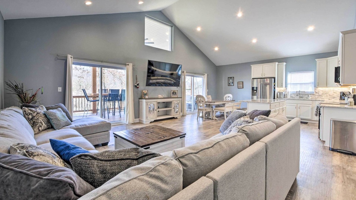 Lake Milton House | Waterfront Home on Lake Milton: Dock, Hot Tub