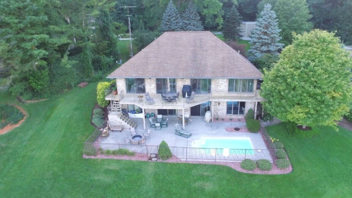Spring Lake House | Waterfront home pool, hot tub, dock queen beds