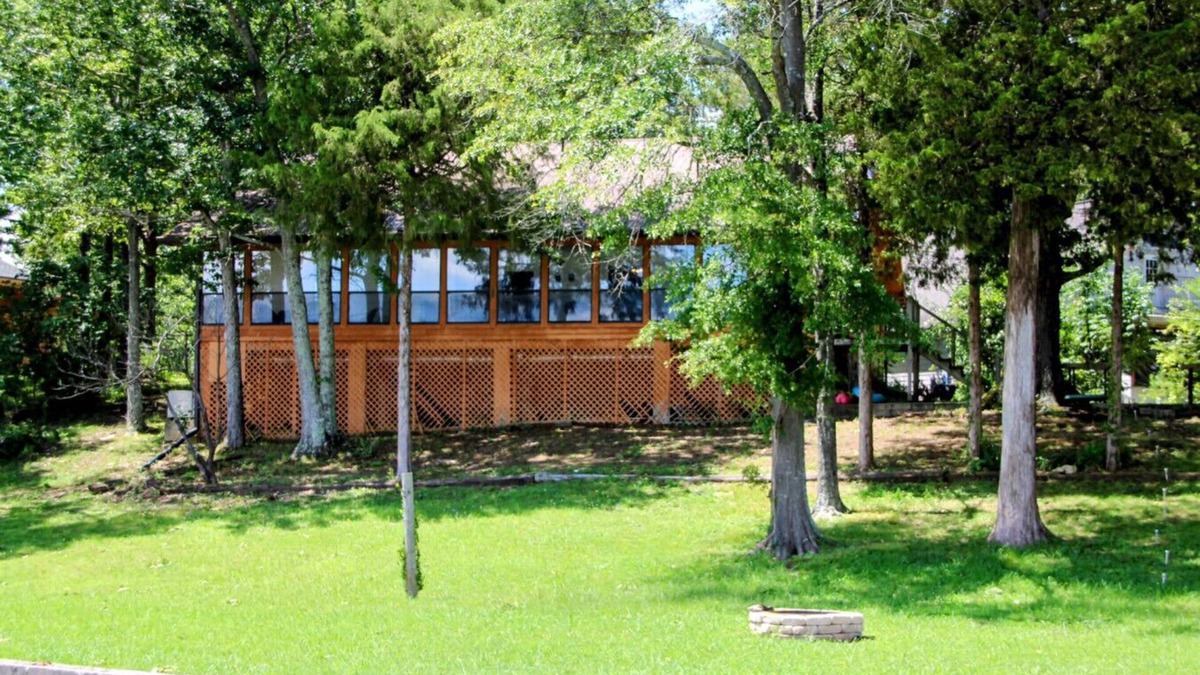 Cedar Bluff House | Waterfront Home Sleeps Five ~ Two Kayaks and Private Pier