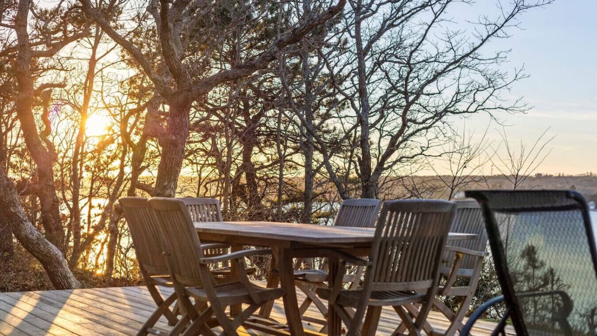 Oak Bluffs House | Waterfront Home w/Guest Cottage