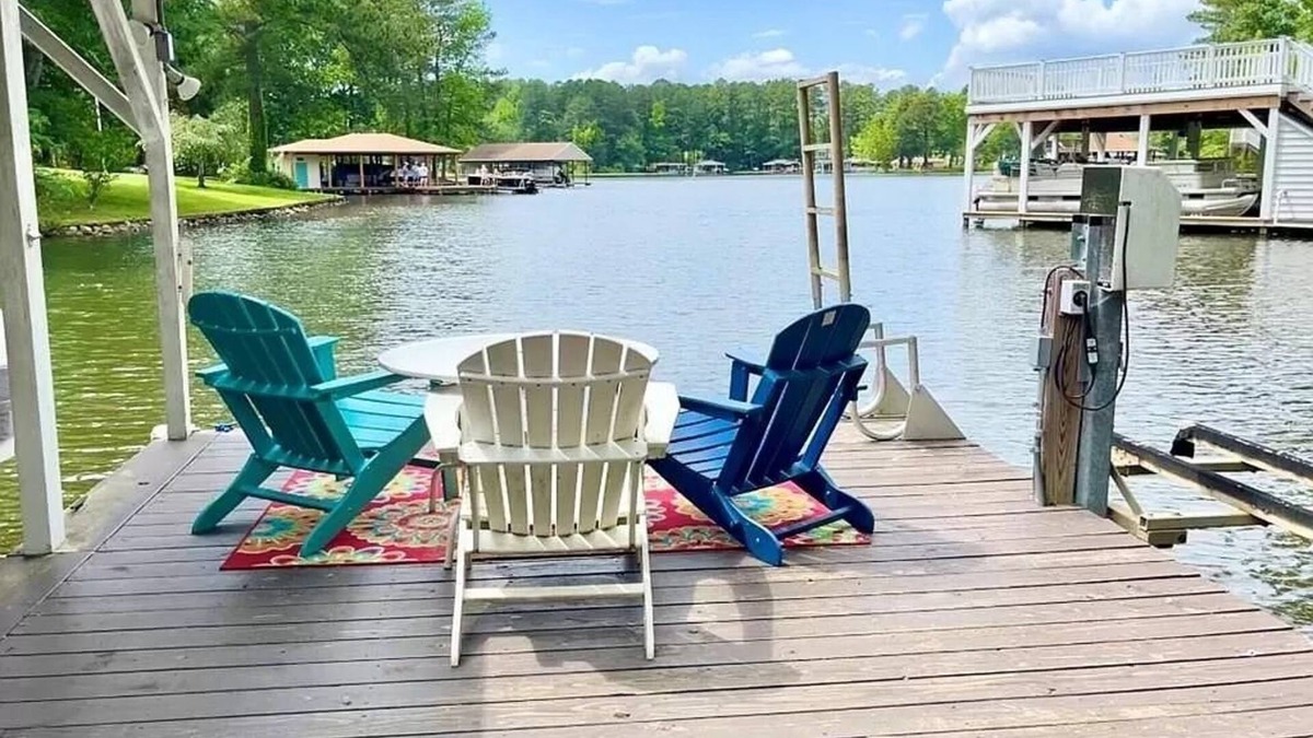 Henrico House | Waterfront Home with kayaking & pets allowed