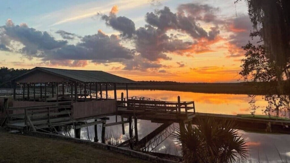 Midway House | Waterfront Home with shared dock + Paradise on the water.