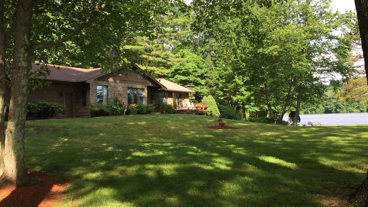 Douglas House | Waterfront Home with Stunning Views . Dog friendly , and great fishing !