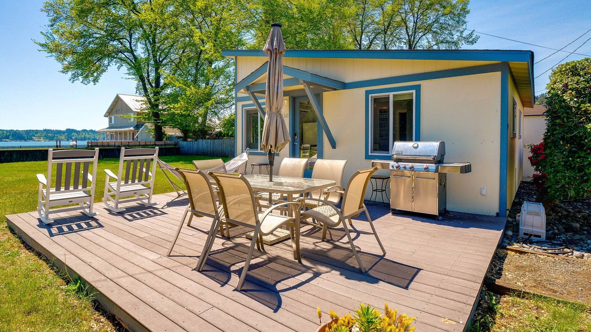 Belfair Cottage | Waterfront Hood Canal Cottage: Steps to the Beach!