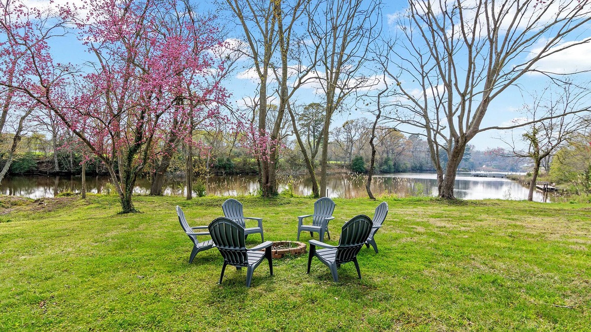 Cambridge House | WATERFRONT! HOT TUB! 4 BED/4 BATH CHARMING HOME IN THE HEART OF CAMBRIDGE