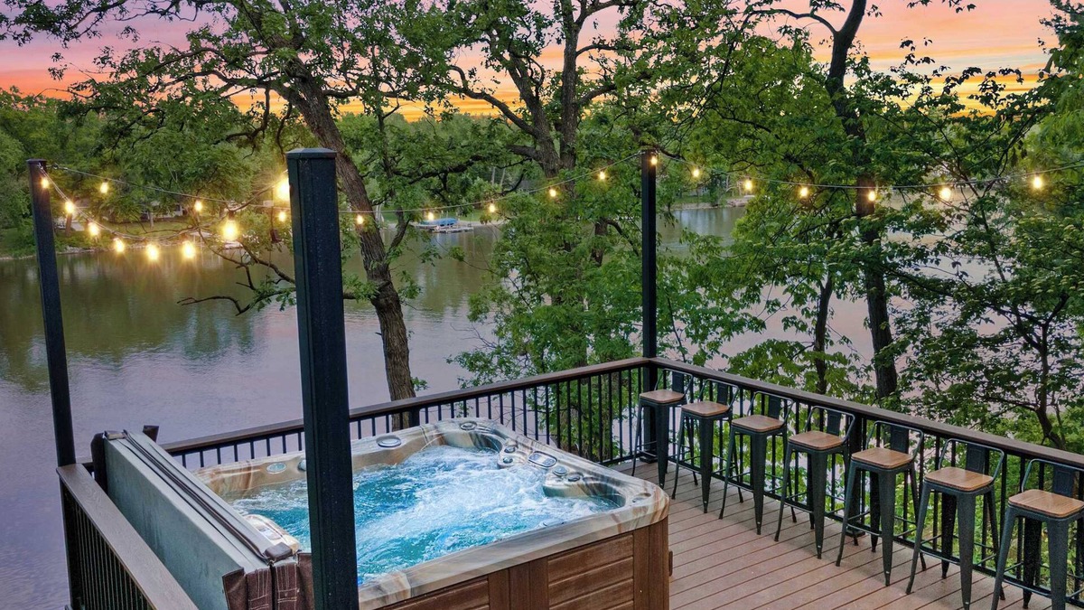 Edgerton House | Waterfront - Hot Tub - Sauna - Game Room - Pets