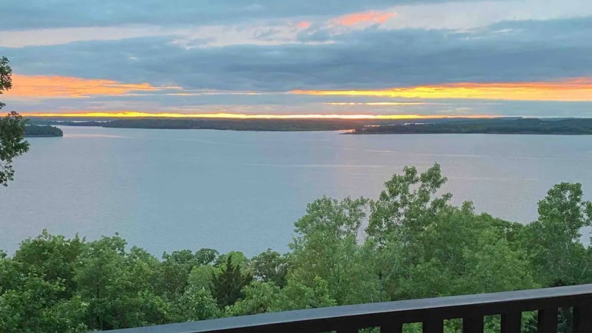 Sand Springs House | Waterfront House at Keystone Lake (Sauna & More)
