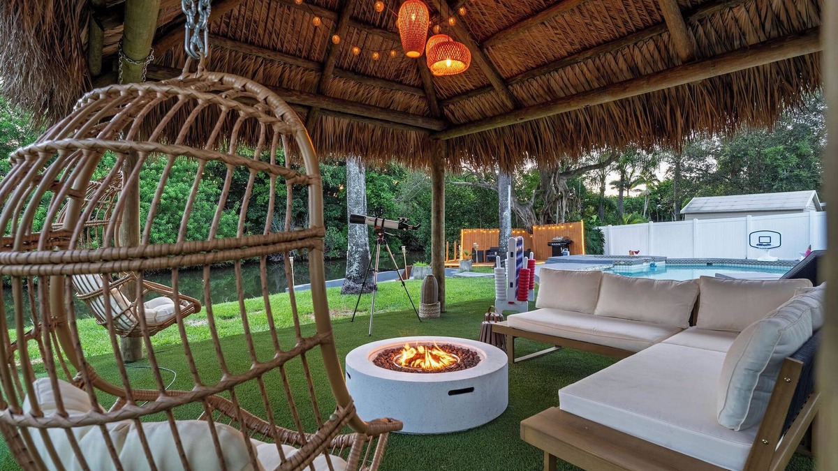Ojus House | Waterfront House - Arcades, Tiki & Firepit, Golf
