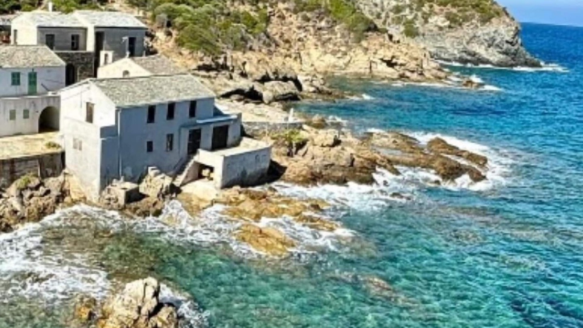 Tollare House | WATERFRONT HOUSE AT THE END OF CAP CORSE