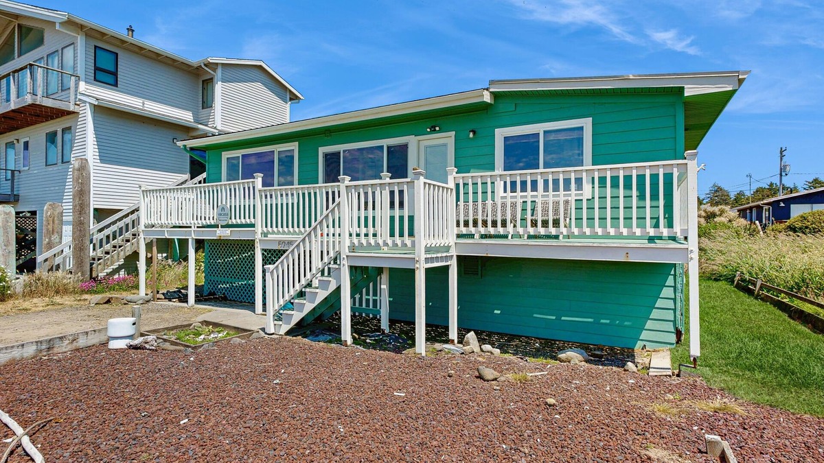Cape Meares House | Waterfront house with ocean views & gorgeous sunsets - dog-friendly